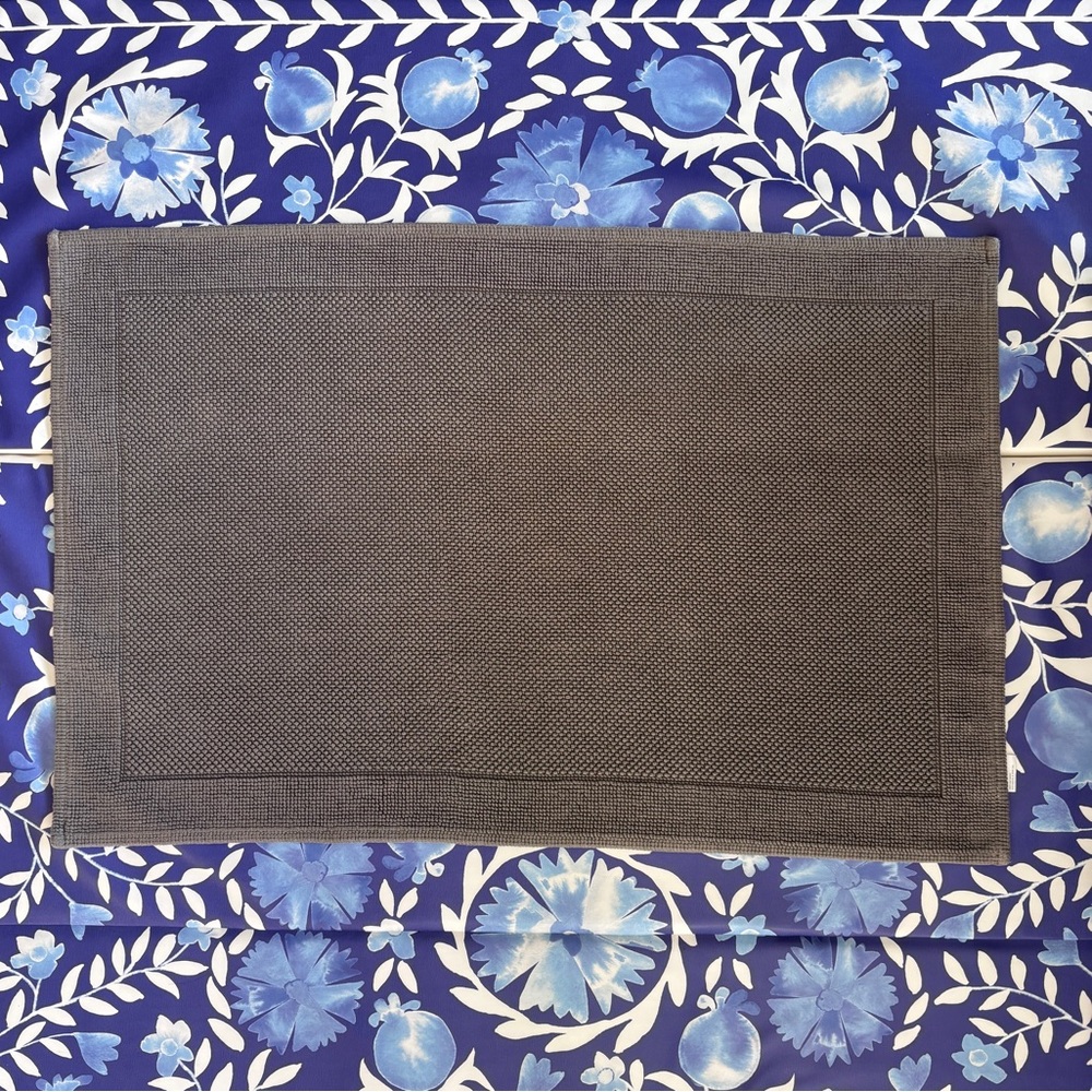 Crate & Barrel Westport Gray Cotton Bath Mat Rug 24x35 Textured